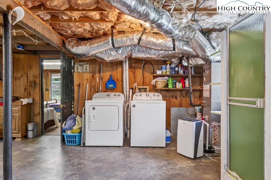 370 Osee Road Sparta, NC 28675 - Photo 26 of 36 a utility room with dryer and washer