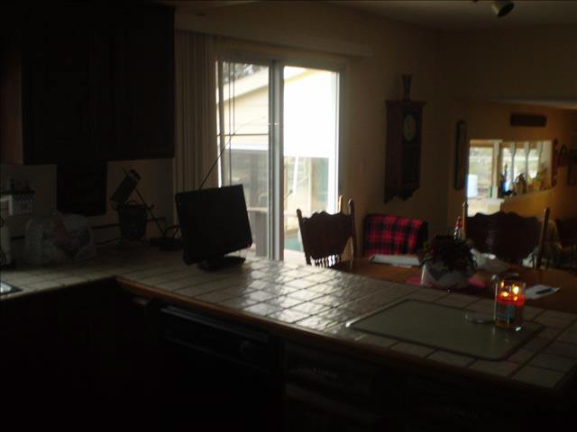 905 East Substation Road Temperance, MI 48182 - Photo 8 of 20 Kitchen