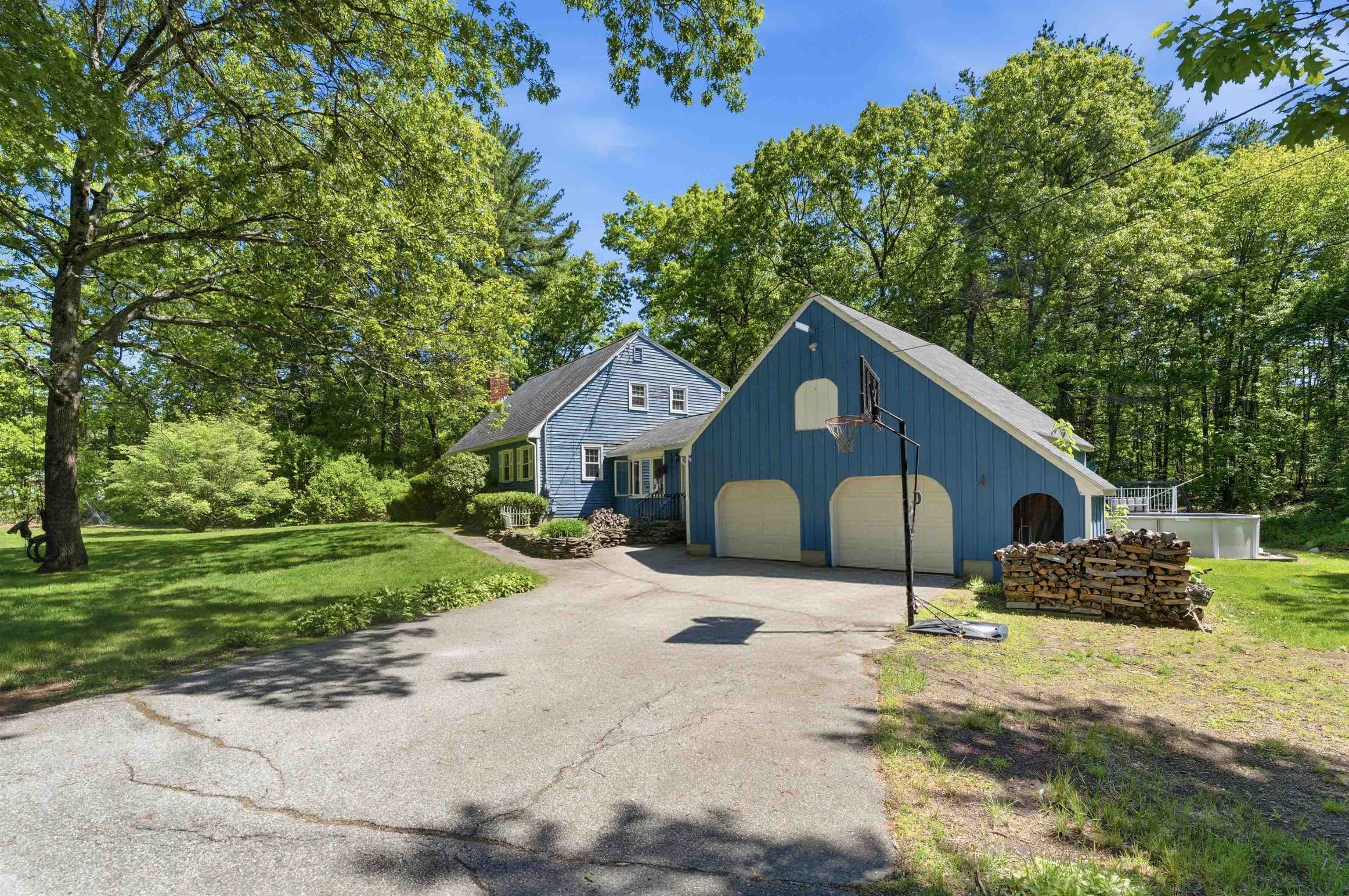 12 Crescent Circle Pelham, NH 03076 - Photo 2 of 33