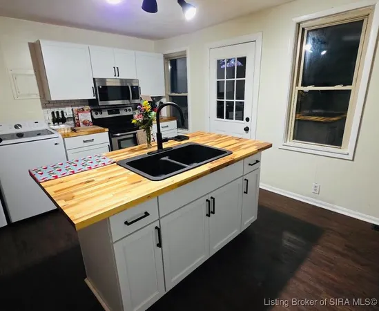 $225,000 | 715 Walnut Street, Madison, IN 47250