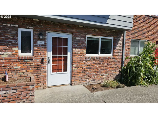 $199,950 | 1722 Northeast Hogan Drive, Unit 103, Gresham, OR 97030