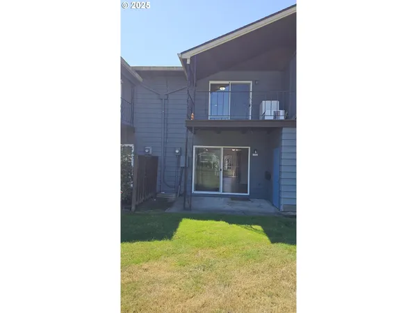 $189,950 | 1722 Northeast Hogan Drive, Unit 103, Gresham, OR 97030