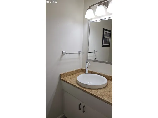 $189,950 | 1722 Northeast Hogan Drive, Unit 103, Gresham, OR 97030