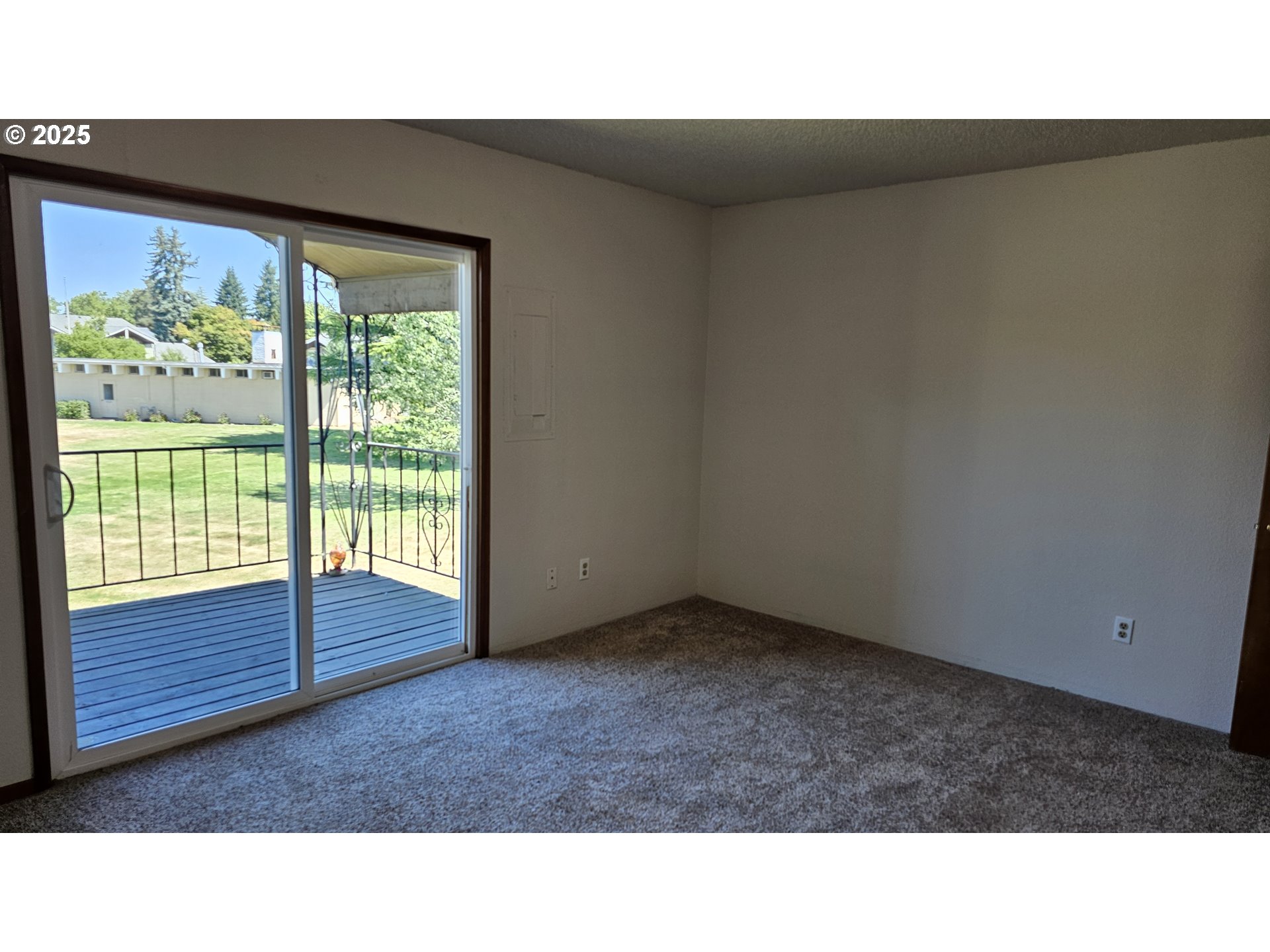 1722 Northeast Hogan Drive, Unit 103 Gresham, OR 97030 - Photo 26 of 42 Deck