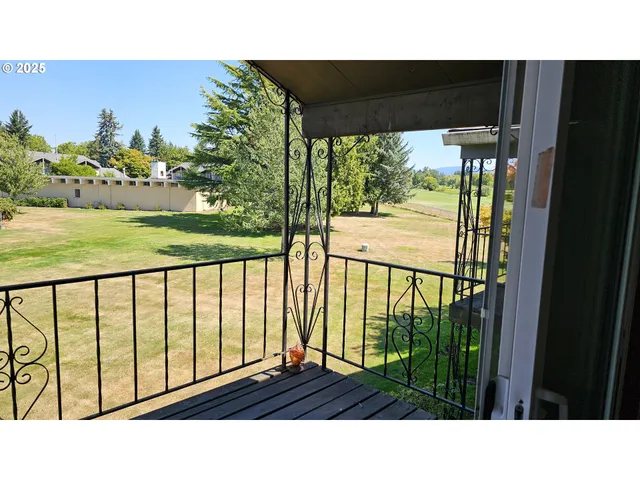 $199,950 | 1722 Northeast Hogan Drive, Unit 103, Gresham, OR 97030