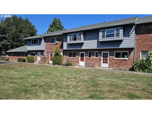 $199,950 | 1722 Northeast Hogan Drive, Unit 103, Gresham, OR 97030