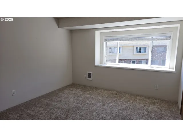 $199,950 | 1722 Northeast Hogan Drive, Unit 103, Gresham, OR 97030