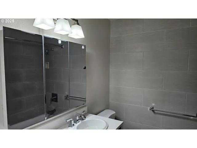 $199,950 | 1722 Northeast Hogan Drive, Unit 103, Gresham, OR 97030