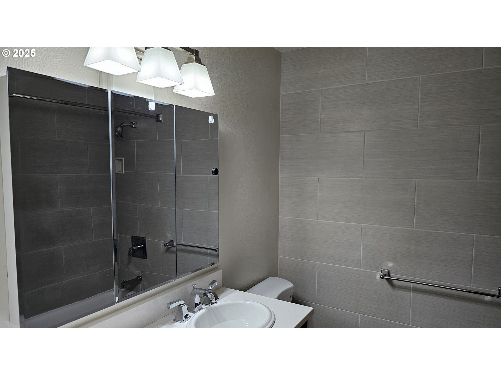 1722 Northeast Hogan Drive, Unit 103 Gresham, OR 97030 - Photo 37 of 42