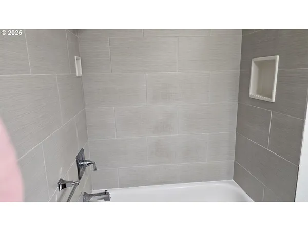 $189,950 | 1722 Northeast Hogan Drive, Unit 103, Gresham, OR 97030