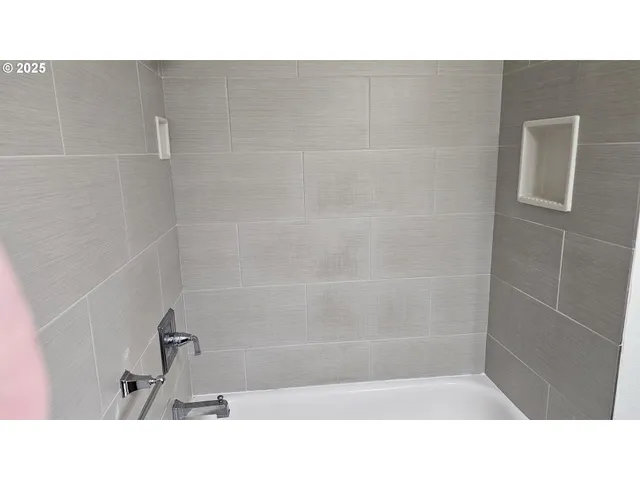 $199,950 | 1722 Northeast Hogan Drive, Unit 103, Gresham, OR 97030