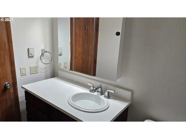 $199,950 | 1722 Northeast Hogan Drive, Unit 103, Gresham, OR 97030