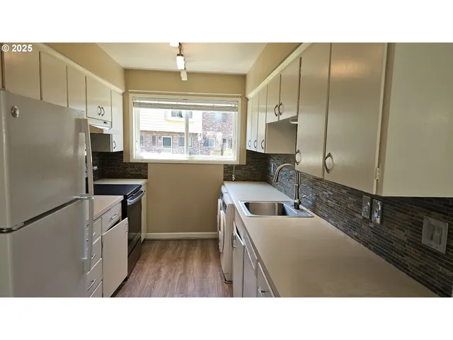 $199,950 | 1722 Northeast Hogan Drive, Unit 103, Gresham, OR 97030