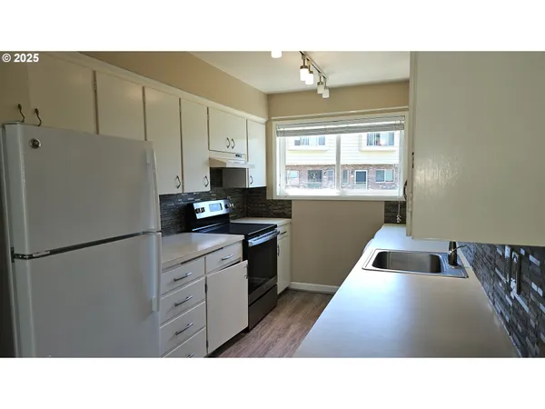 $189,950 | 1722 Northeast Hogan Drive, Unit 103, Gresham, OR 97030