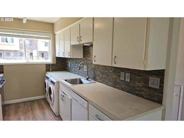 $189,950 | 1722 Northeast Hogan Drive, Unit 103, Gresham, OR 97030