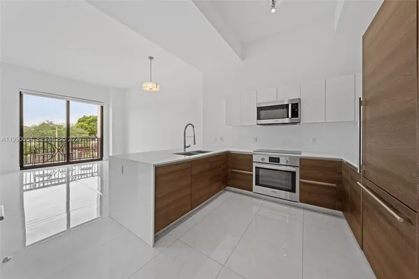 $3,750 | 301 Altara Avenue, Unit 213, Coral Gables, FL 33146