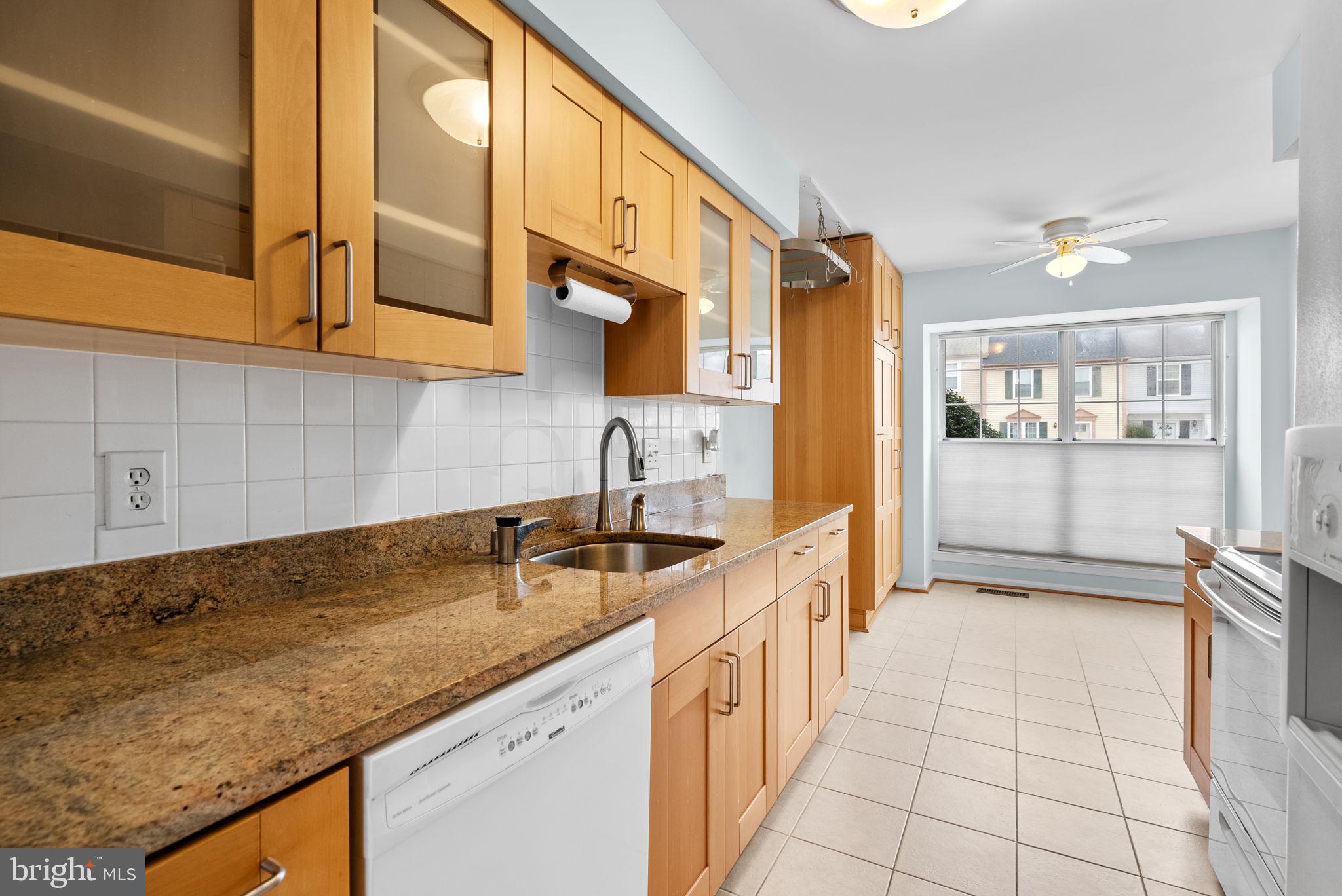 12406 Gooderham Way North Potomac, MD 20878 - Photo 8 of 34