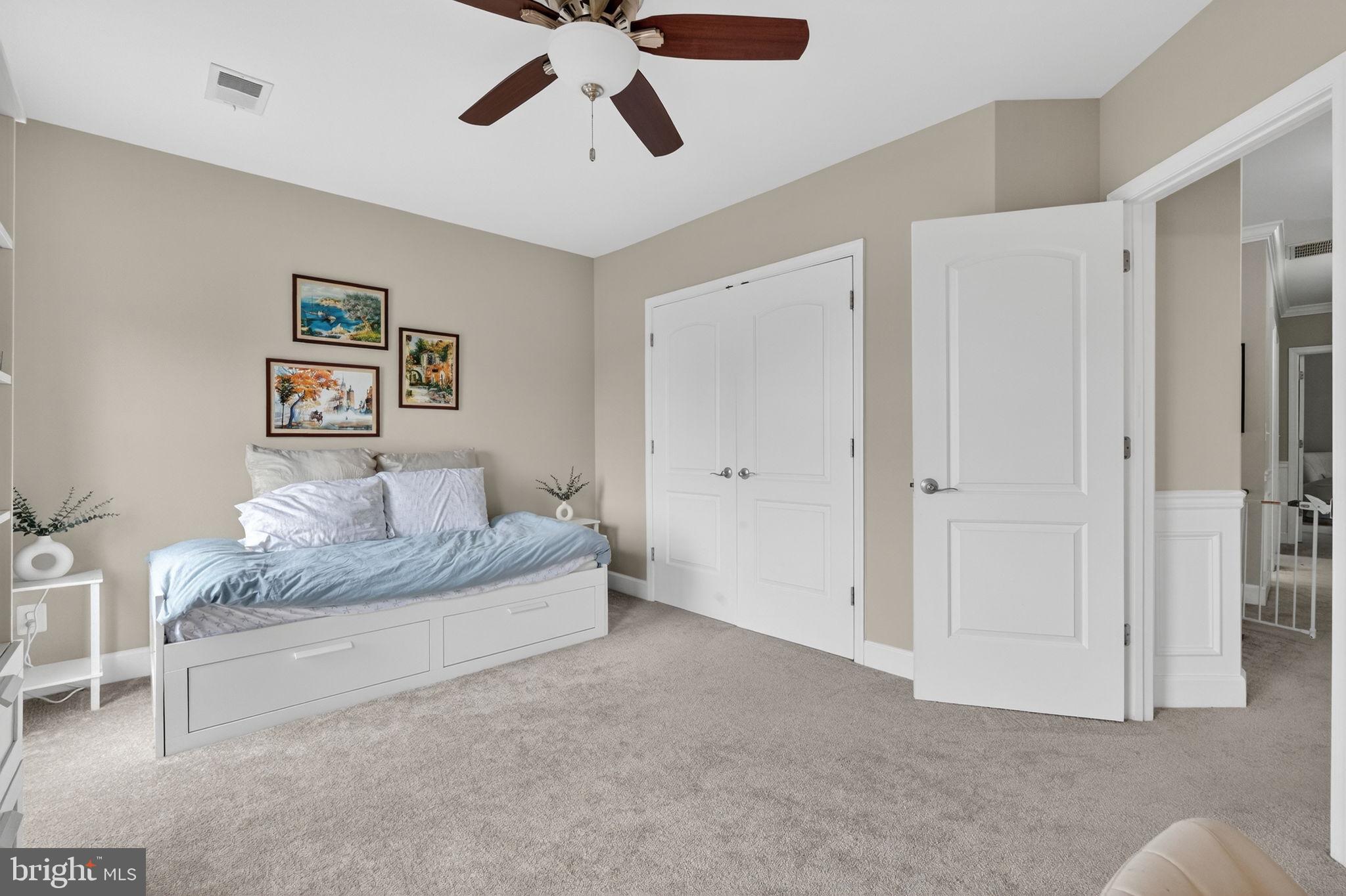 3112 Spring Drive Alexandria, VA 22306 - Photo 28 of 58 a living room with furniture and a ceiling fan