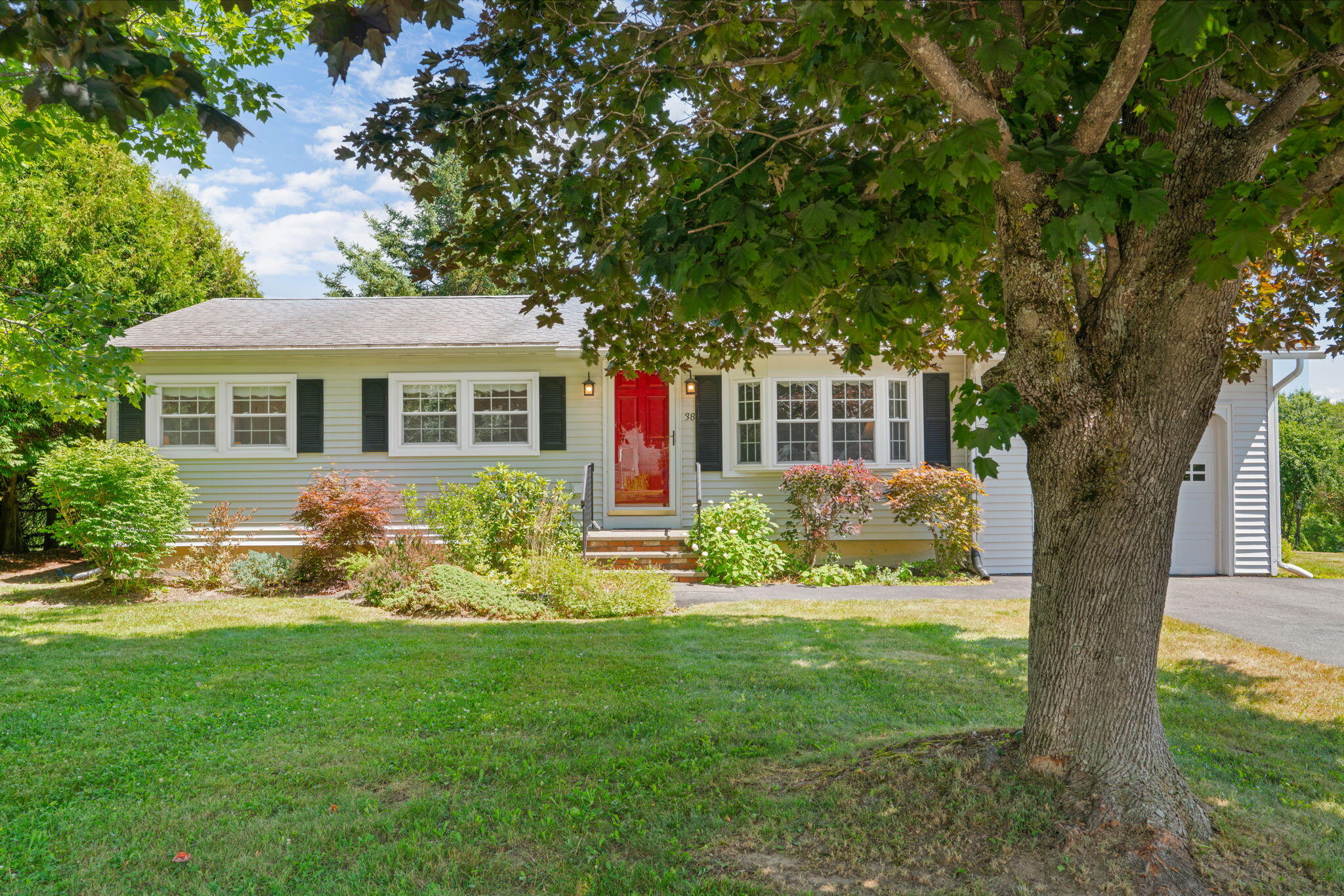38 Perry Road Hampden, ME 04444 - Photo 3 of 37 43