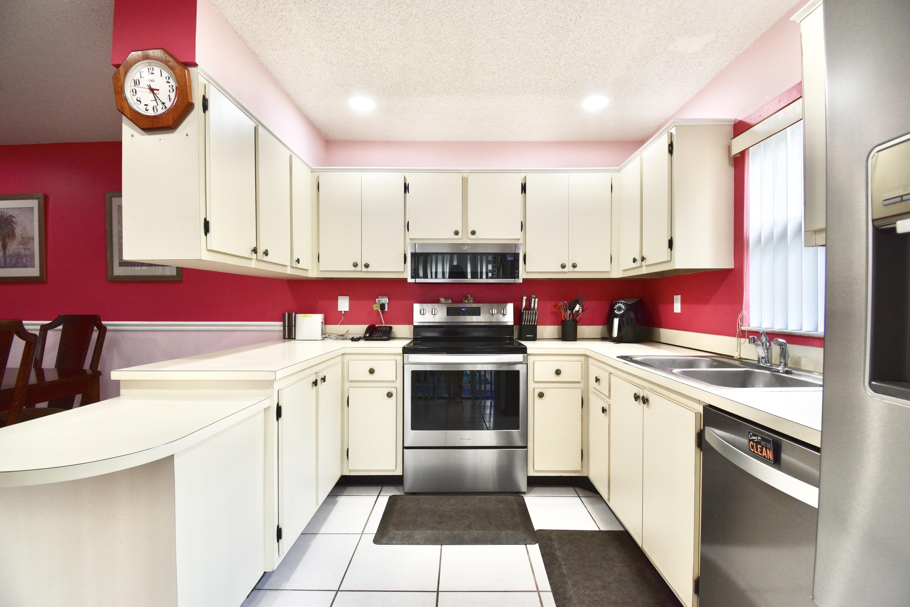 9400 Southwest 61st Way, Unit C Boca Raton, FL 33428 - Photo 12 of 26 Kithen