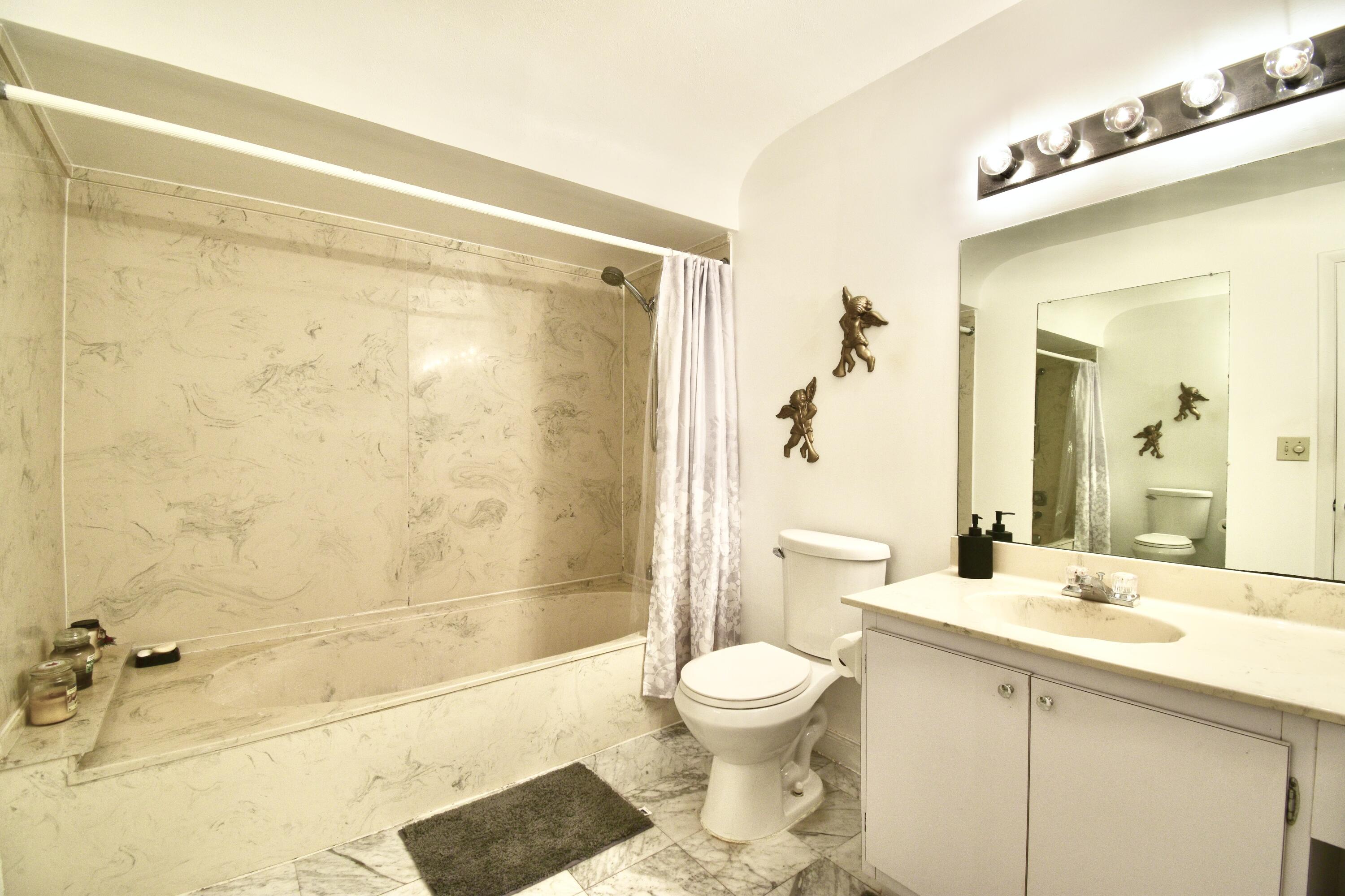 9400 Southwest 61st Way, Unit C Boca Raton, FL 33428 - Photo 22 of 26 Full Bathroom