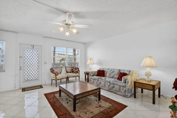 $2,000 | 2035 Ainslie C, Boca Raton, FL 33434