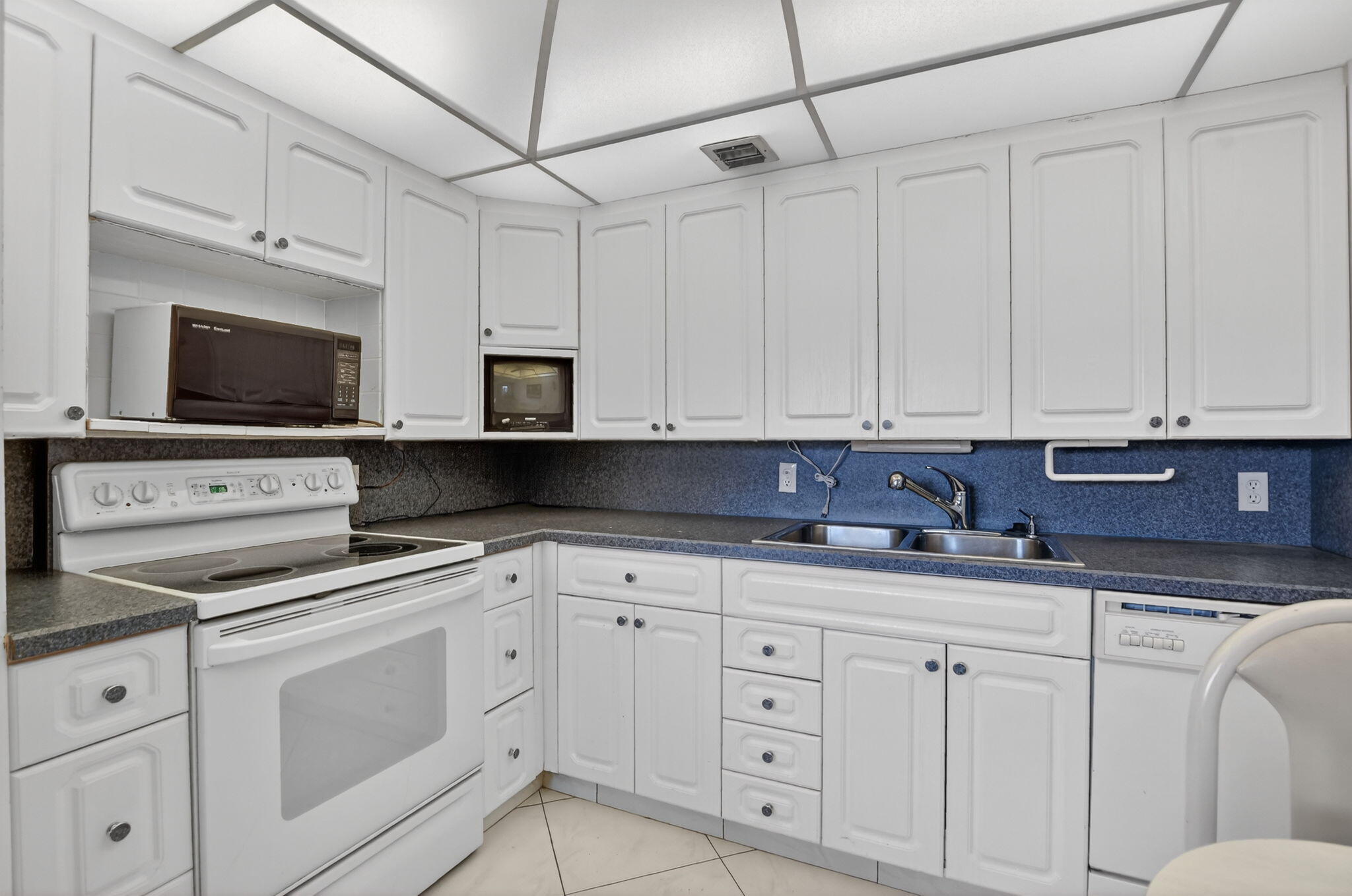 2035 Ainslie C Boca Raton, FL 33434 - Photo 9 of 78 11-web-or-mls-DSC_8340