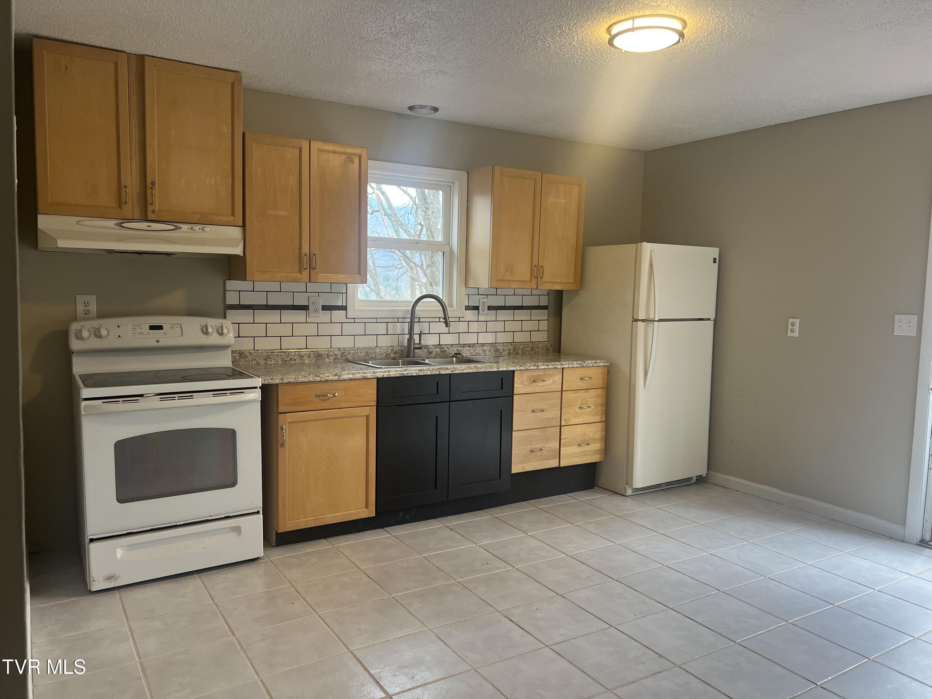 150 Thomas And Webb Road, Unit 13 Johnson City, TN 37604 - Photo 45 of 46 IMG_8299