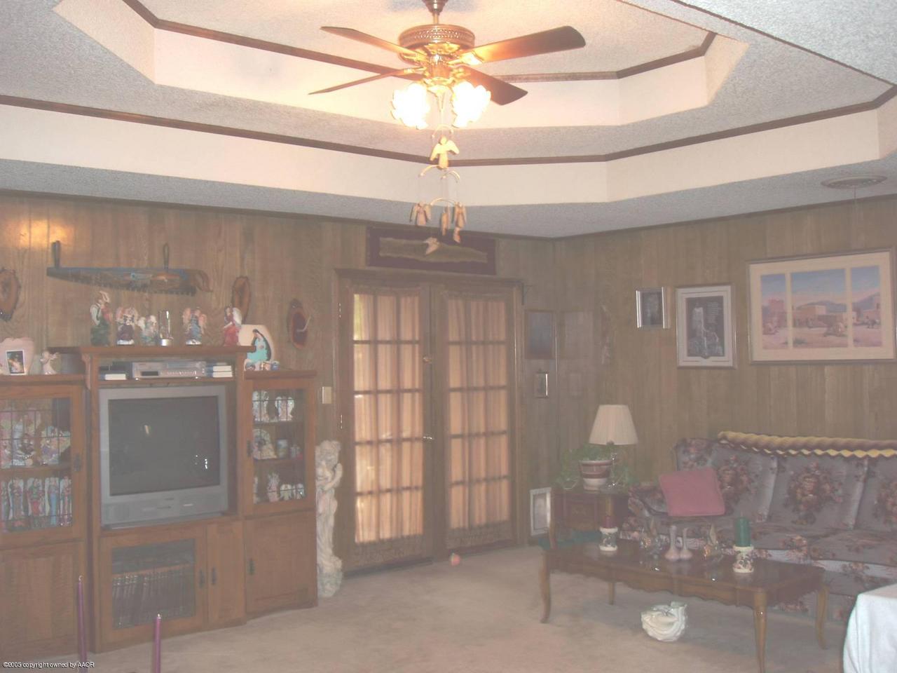 6201 Rutgers Street Amarillo, TX 79109 - Photo 2 of 9 Spacious Den