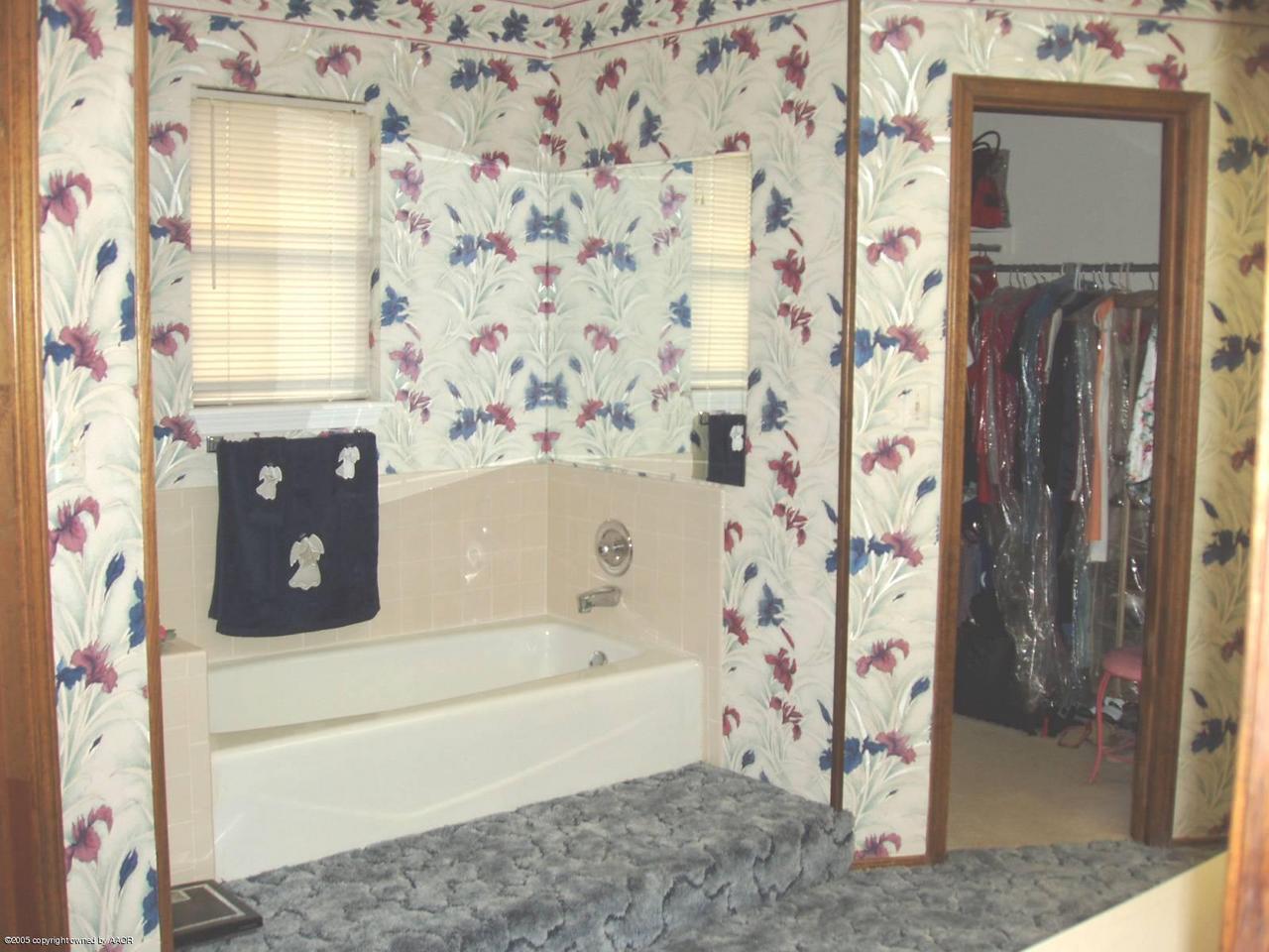 6201 Rutgers Street Amarillo, TX 79109 - Photo 6 of 9 Master Bathroom
