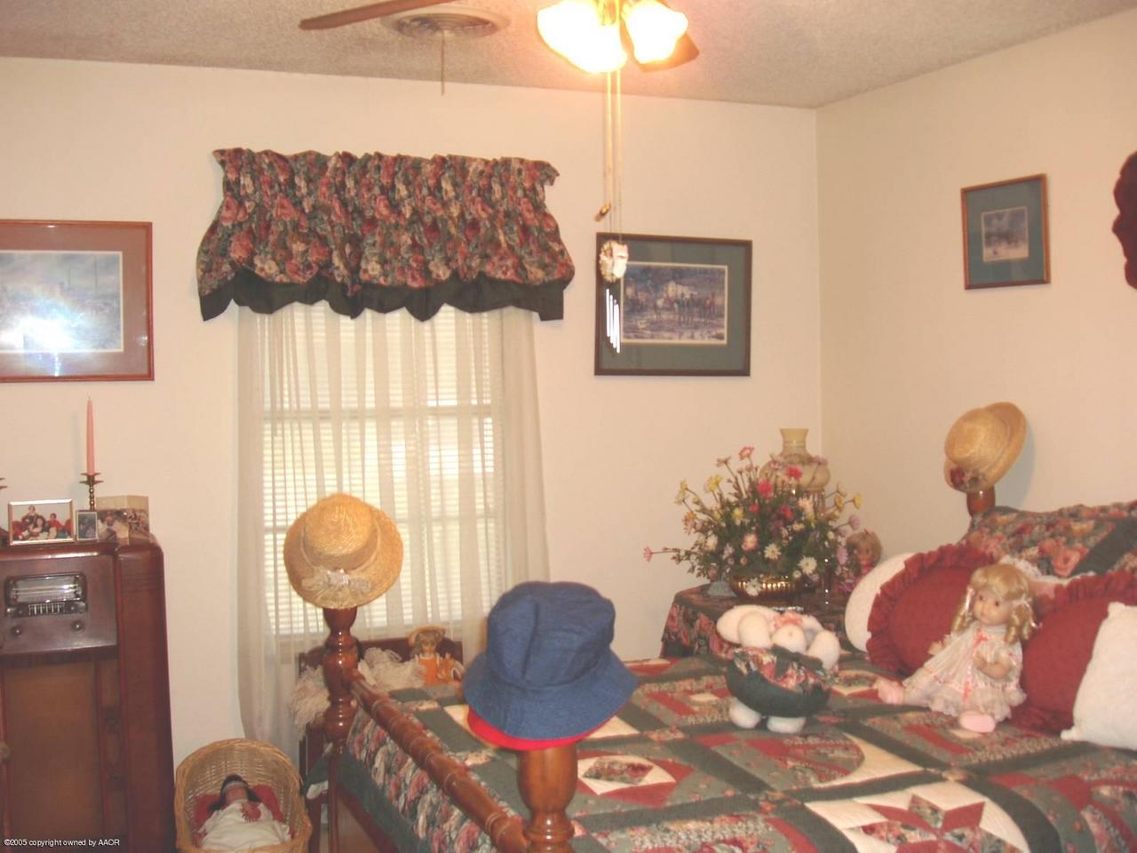 6201 Rutgers Street Amarillo, TX 79109 - Photo 7 of 9 Second Bedroom