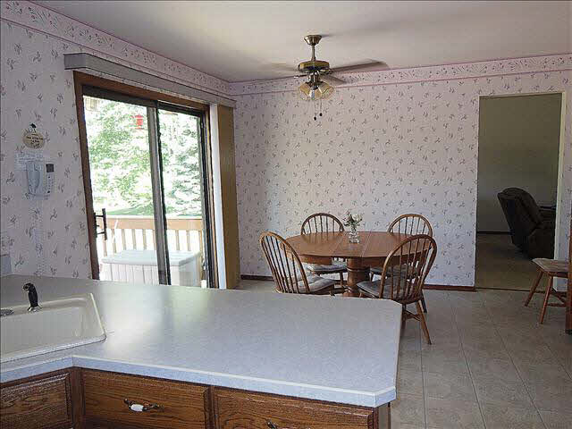10035 Crabb Road Temperance, MI 48182 - Photo 15 of 20 Eating Area