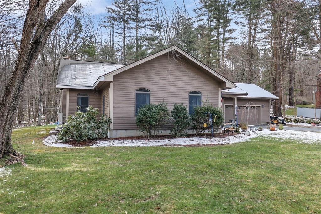 18 Hall Road Sturbridge, MA 01566 - Photo 1 of 36 Gallery Image 1