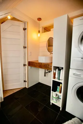 $419,000 | 26 West Main Street, Vinalhaven, ME 04863