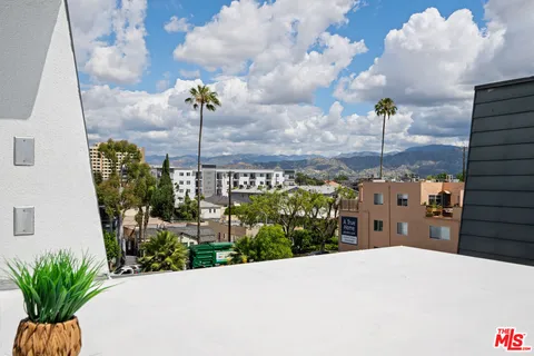 $989,000 | 11037 Morrison Street, North Hollywood, CA 91601