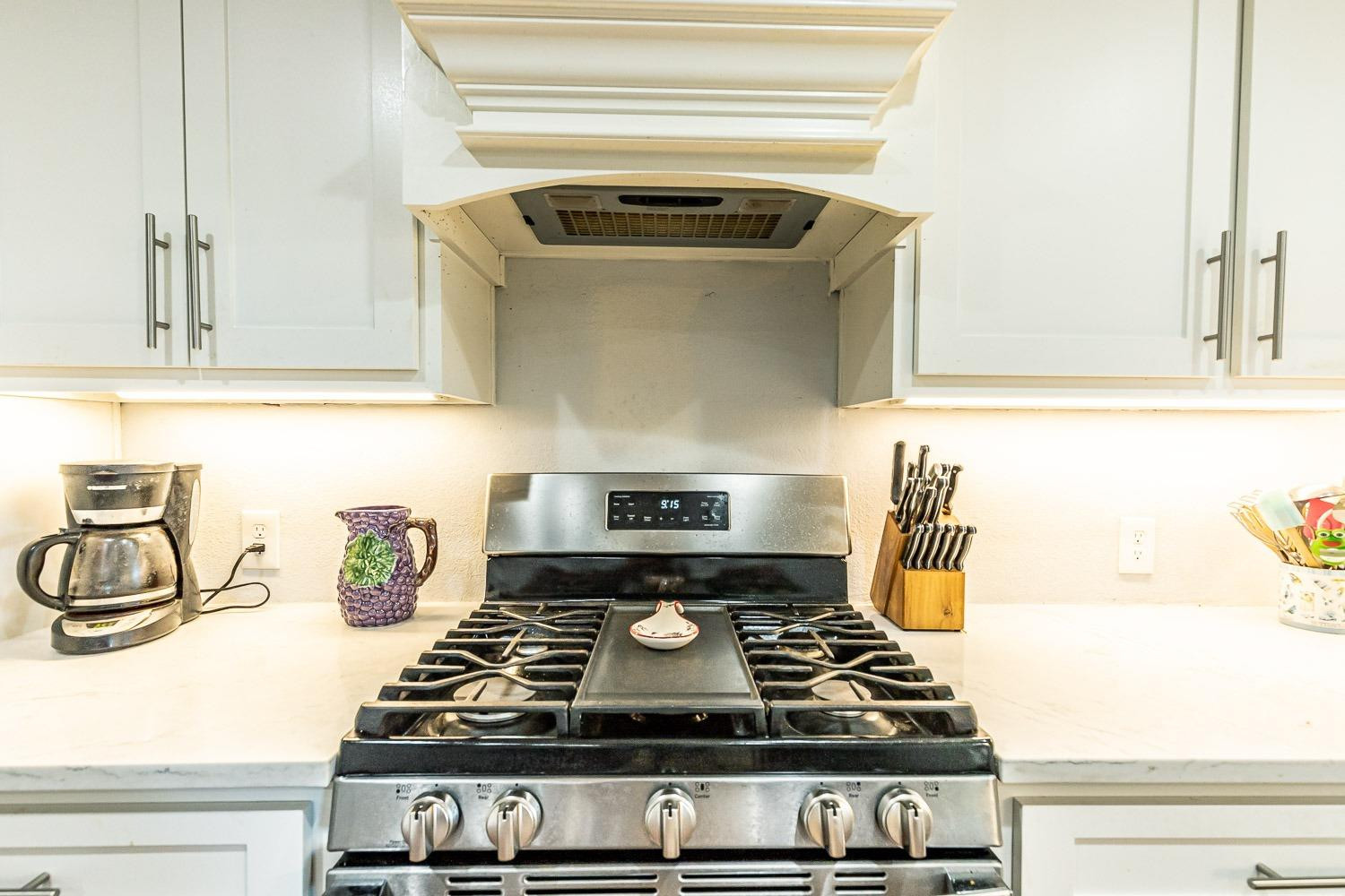 2327 60th Street Lubbock, TX 79412 - Photo 15 of 36 a stove top oven sitting inside of a kitchen