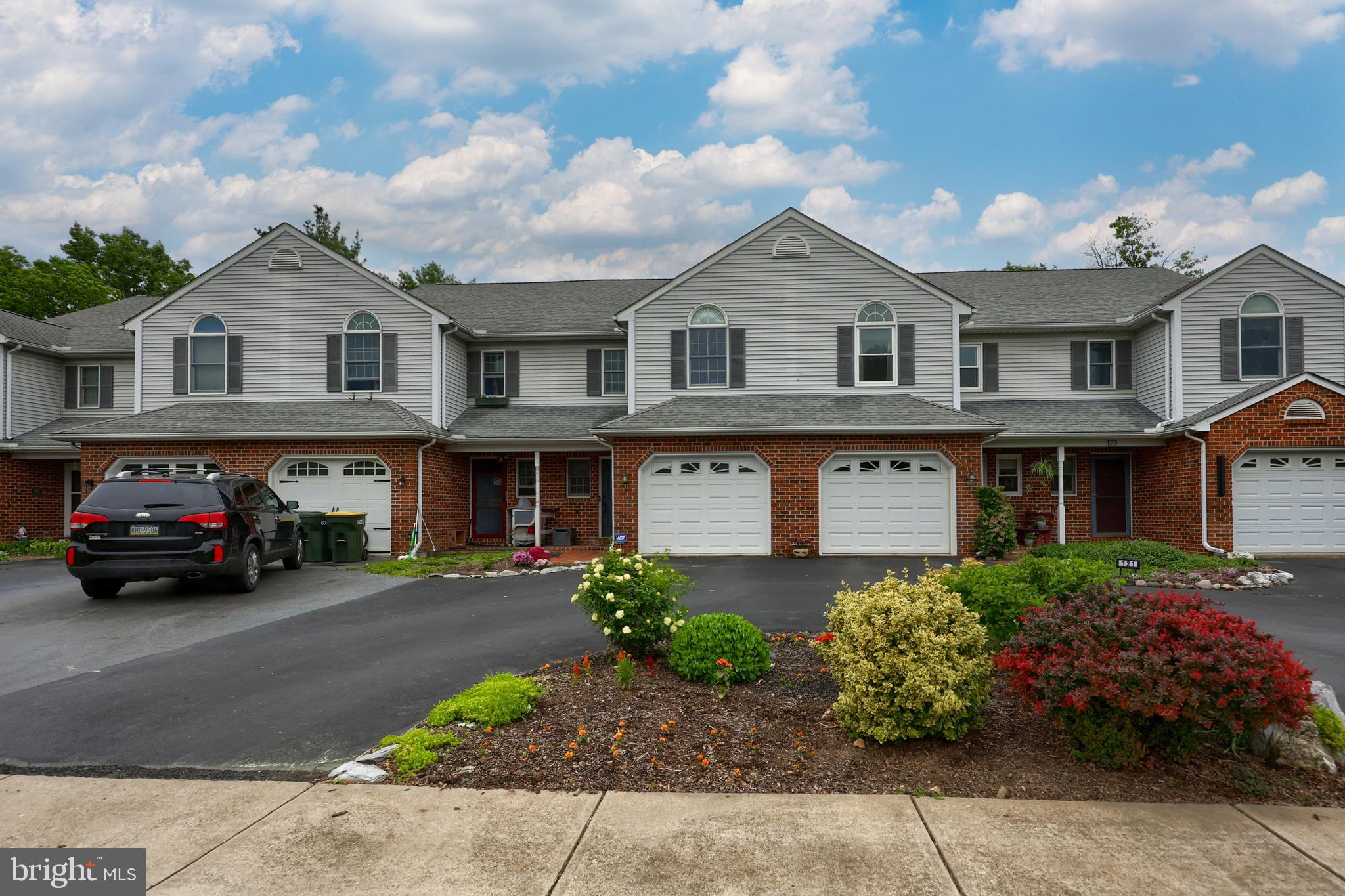 119 Pepperton Court Lititz, PA 17543 - Photo 2 of 28