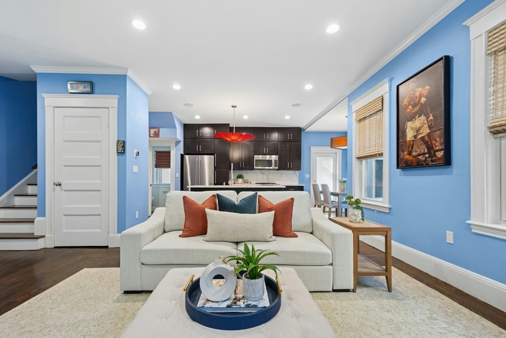 15 Oakview Terrace, Unit 2 Boston, MA 02130 - Photo 9 of 29 a living room with furniture and painting on the wall