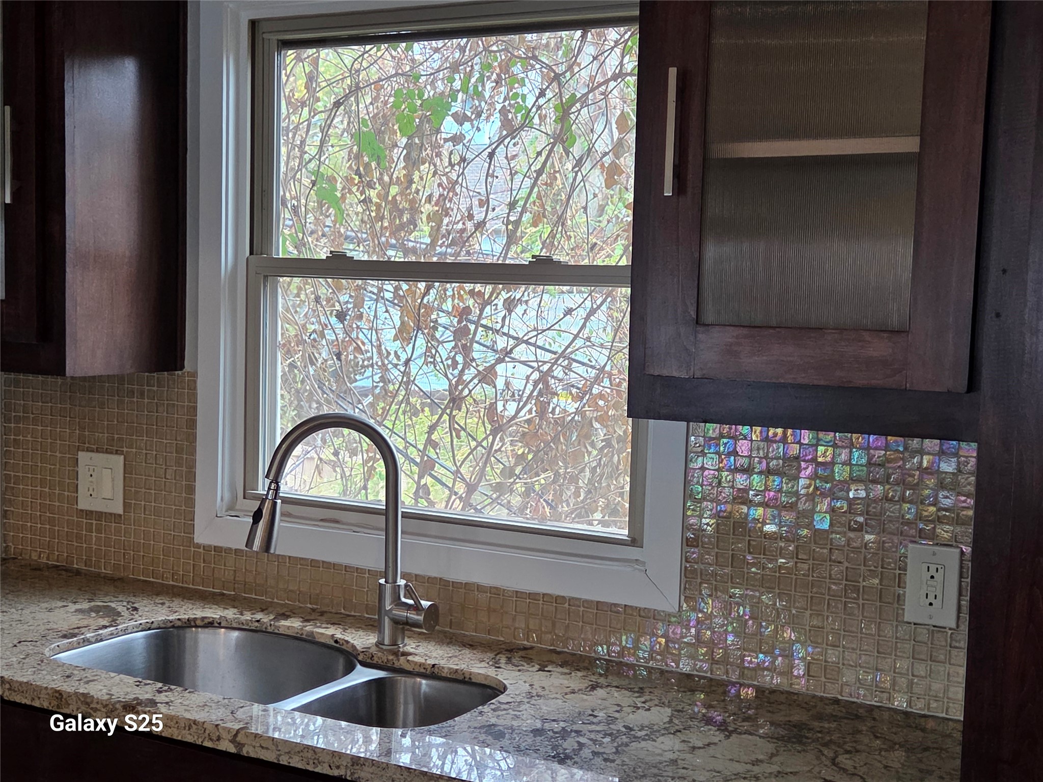 102 East 5th Street Houston, TX 77007 - Photo 16 of 44 Sink Backsplash