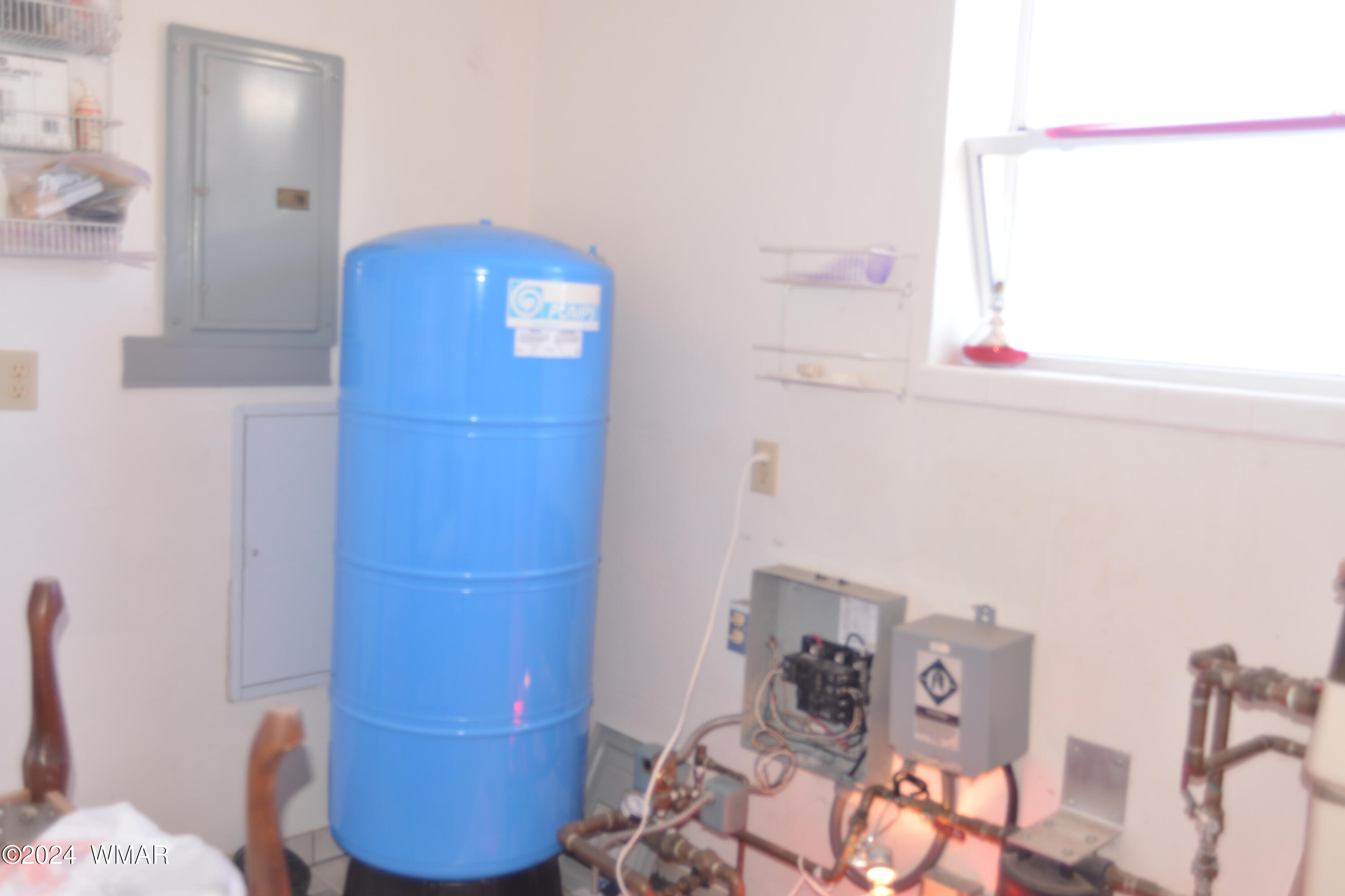 8285 Rockin R Ranch Trail Snowflake, AZ 85937 - Photo 11 of 12 pressure tank system