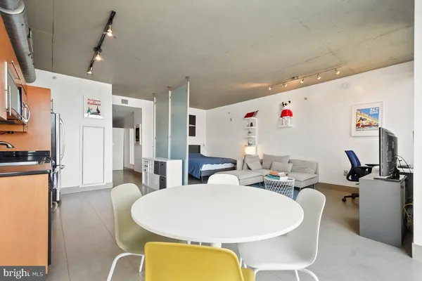 $2,200 | 1133 14th Street Northwest, Unit 1109, Washington, DC 20005