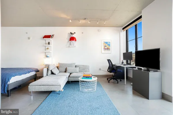 $2,200 | 1133 14th Street Northwest, Unit 1109, Washington, DC 20005