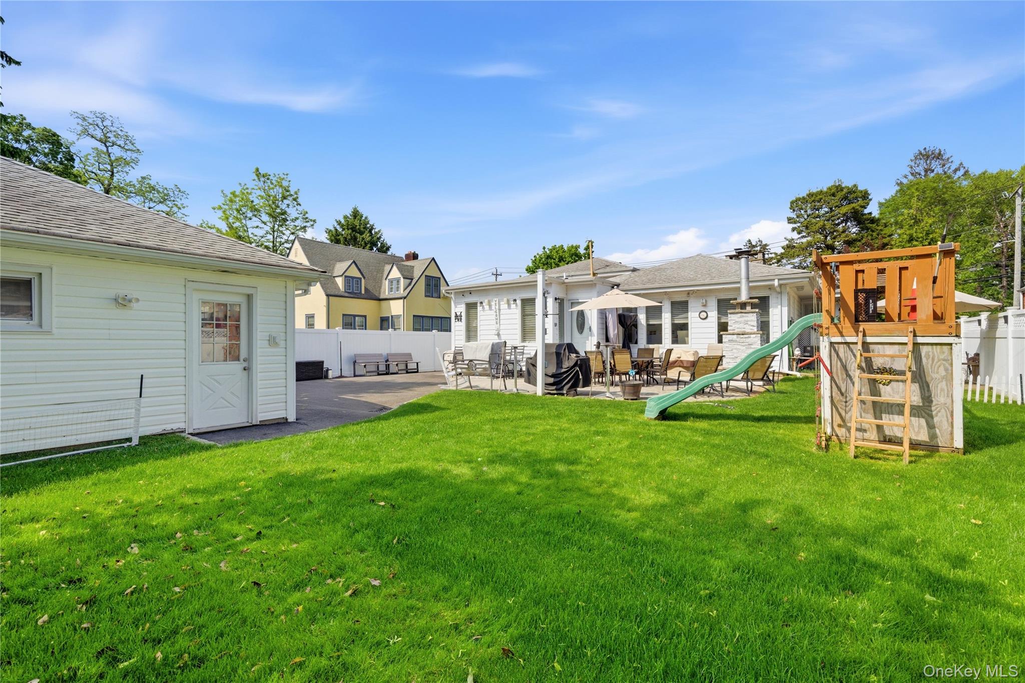 82 Sunset Road Bay Shore, NY 11706 - Photo 37 of 38