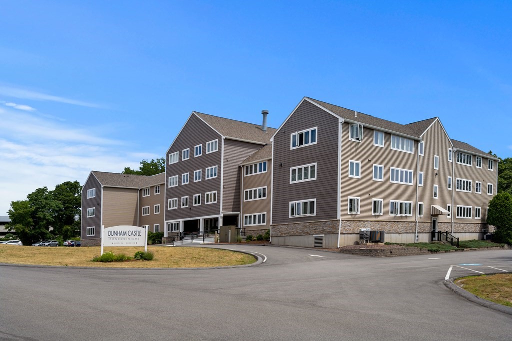38 Dunham Road, Unit 402 Beverly, MA 01915 - Photo 3 of 16