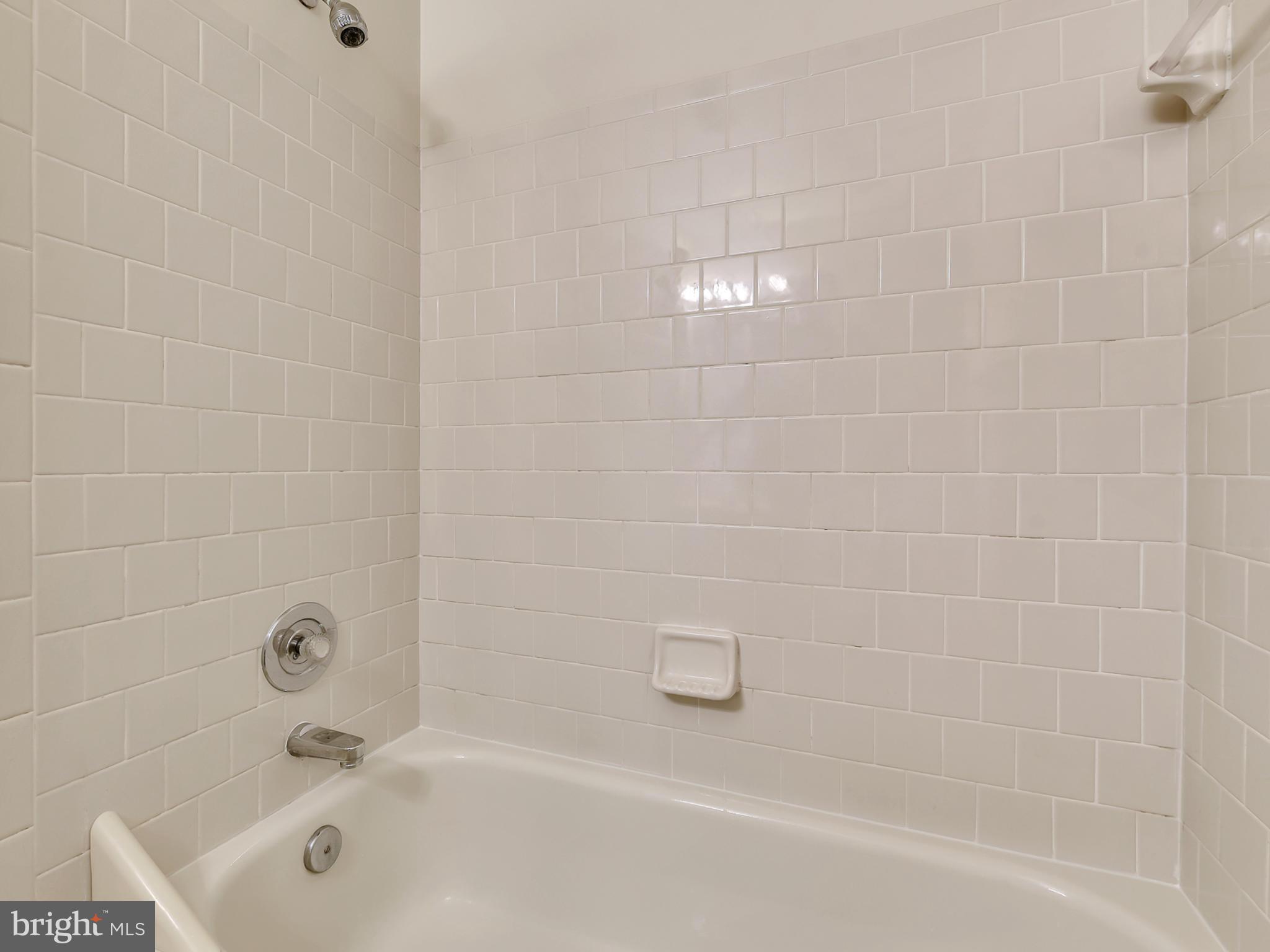 9275 Ridgefield Circle Frederick, MD 21701 - Photo 15 of 30 Full Hall Bathroom