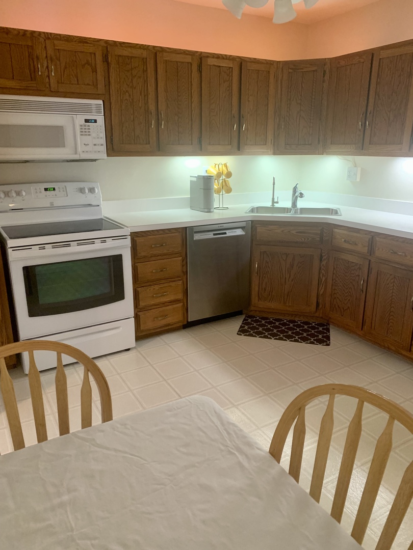 1503 Woodbridge Road, Unit 2A Joliet, IL 60436 - Photo 5 of 33 Gallery Image 5