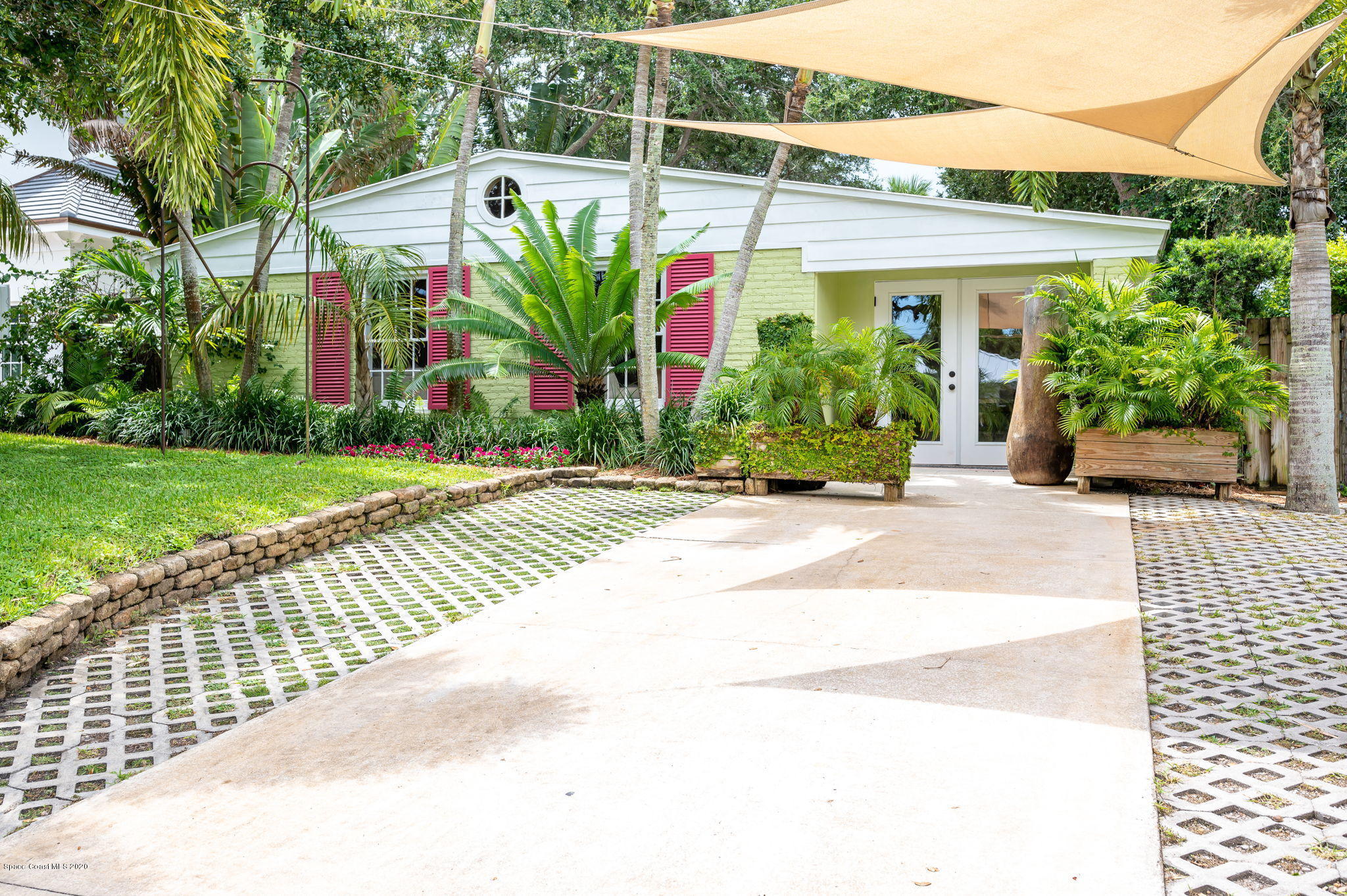 816 Banyan Road Vero Beach, FL 32963 - Photo 1 of 34 1