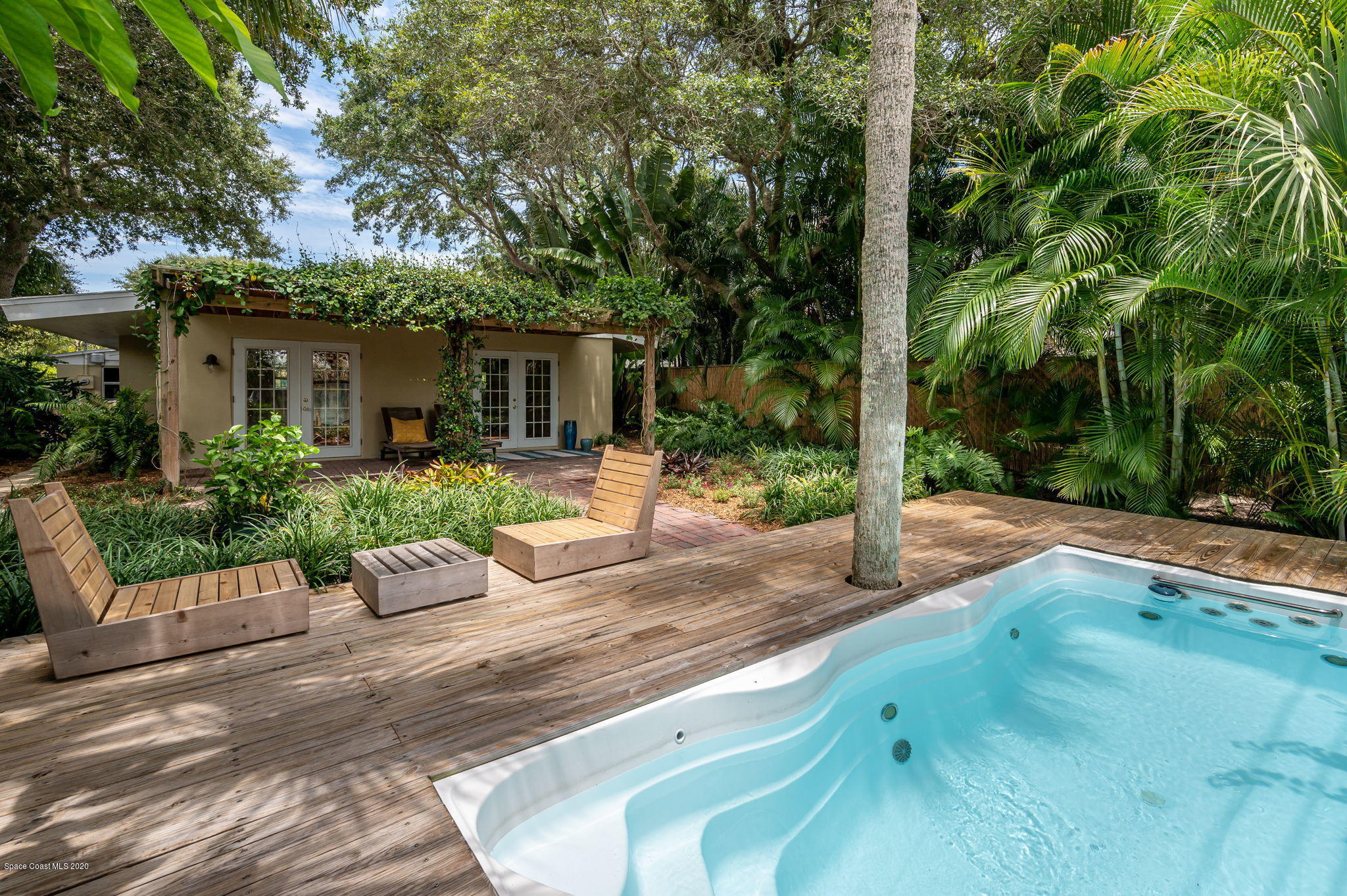 816 Banyan Road Vero Beach, FL 32963 - Photo 2 of 34 3