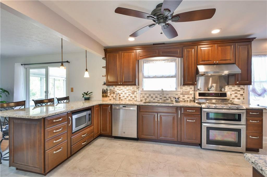 106 Countryview Drive McKees Rocks, PA 15136 - Photo 3 of 25 Kitchen