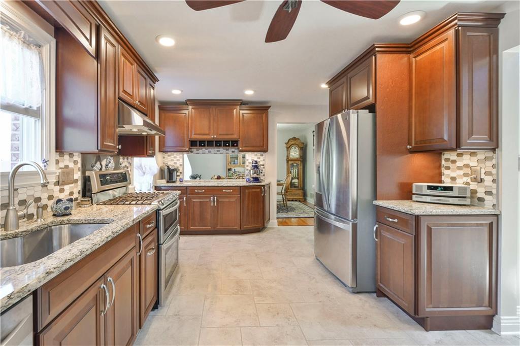 106 Countryview Drive McKees Rocks, PA 15136 - Photo 4 of 25 Kitchen